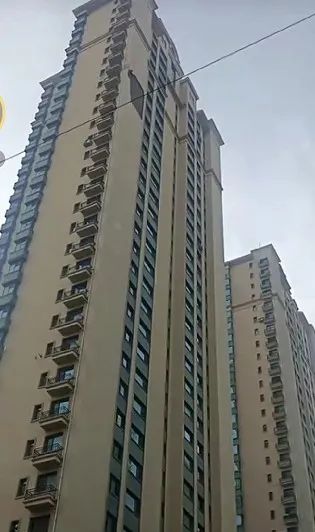 DƬ